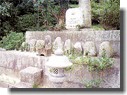 大津島十人墓