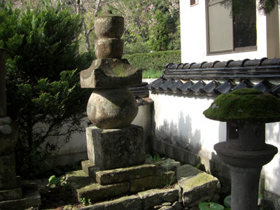 寄せ墓(寄墓よせはか)とは